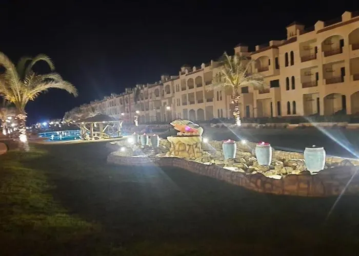 La Sirena Palm Families Only