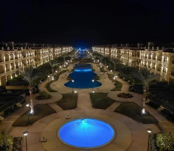 La Sirena Palm Families Only *