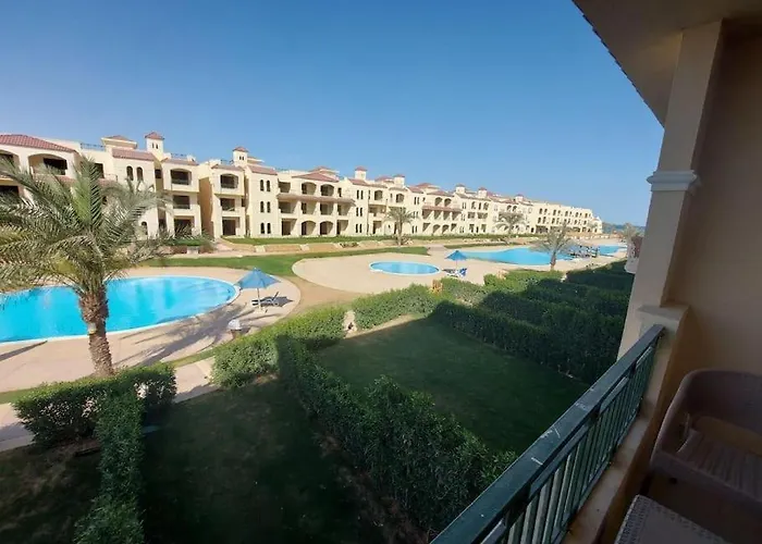 La Sirena Palm Families Only Ajn-Szuhna
